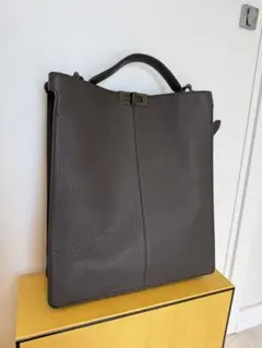 FENDI PEEKABOO IseeU TOTE leather bagのサムネイル