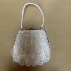 ビーズ装飾ホワイトクラッチバッグ