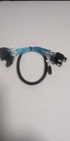SAS SATA ケーブル50cm 抜け防止ラッチ付き コネクタ8個