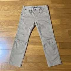 ベージュ チノパン