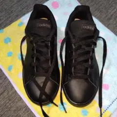 adidas ブラック スニーカー