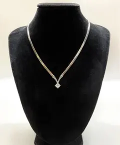 t8ダイヤ？ 煌めく透明石 エレガントV字型 シルバーネックレス 約38cm