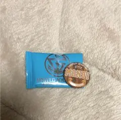 メンディー缶バッチ