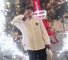 ROMANTIC CROWNロマンティッククラウン シャツ BTS V テテ着用のサムネイル