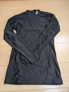 YONEXのブラック長袖ウェア、JPサイズM。　テニス