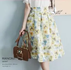 新品タグ付☆tocco closet☆タック入りフラワープリントフレアスカート