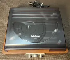 型*し様 木目調デザインが人気のレコードプレーヤーです。