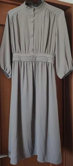 しまむら　ワンピース　裏地あり　グレーベージュ