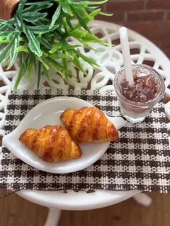 ミニチュアフード　クロワッサンとアイスカフェオレ