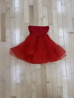 赤いフリル付きチュールパニエ