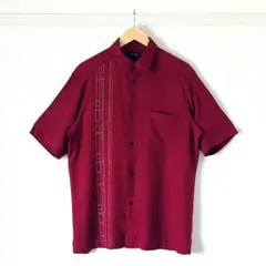【美品】レーヨン100 ステッチ刺繍 とろみ 半袖シャツ ボルドー 赤 メンズMのサムネイル