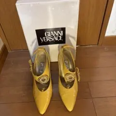 ヴェルサーチパンプスのサムネイル