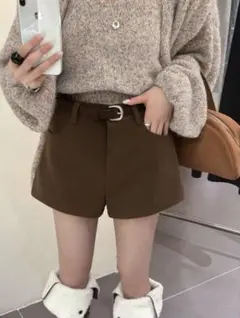 ブラウン ベルト付きショートパンツ