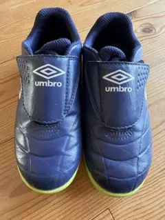 UMBRO ACCERATOR トレーニングシューズ　サッカー　キッズ　17cmのサムネイル