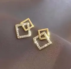 ゴールドカラークリスタルピアス