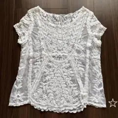 美品☆刺繍入りホワイトレース半袖トップス　M