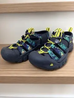 KEEN アウトドアサンダル ネイビー/マルチカラー