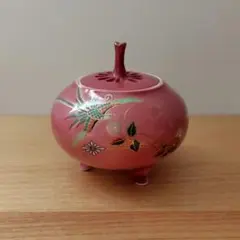 お値下げ中★【新品】有田焼　香炉　弥左エ門作『平安雅　なつめ香炉』　台・木箱付き 新品未使用】有田焼 香炉 弥左エ門作『平安雅 なつめ香炉』 台付き 木