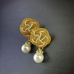 【水引ピアス】梅結び 白ラメ×ゴールド