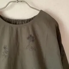 新品　未使用　m.m.o プルオーバー　フラワー刺繍♪