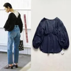 ETRE TOKYO バック カシュクール ブラウス ネイビーのサムネイル