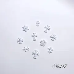 ネイルパーツ　ホワイト　メタル　クロム　十字架　ゆり紋章　マット加工　白10p