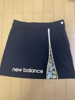 new balance ネイビースカート