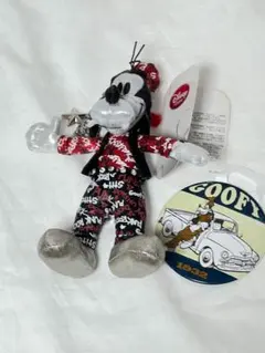 匿名配送/ディズニー グーフィー ぬいぐるみキーチェーン(ロック)＋缶バッジ