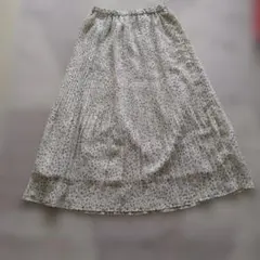 クリーム色花柄プリーツスカート