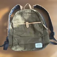 リュックサック　カーキ色