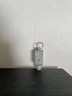 グレーのレザーキーリングホルダー