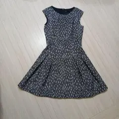 ZARA BASIC ノースリーブワンピース 総柄 Mサイズのサムネイル