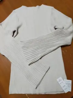 リブニットトップス アイボリーフレアー袖　ＧeeRＡ 未使用L