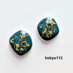 #112 ハンドメイドピアス　イヤリング　レジン　深緑×ゴールド　プラ板