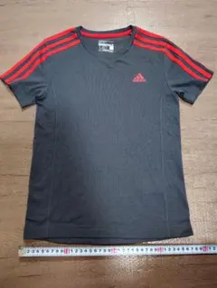 adidas 140cm Tシャツ スポーツウェア　赤