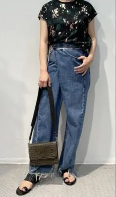 EBONY エボニー ホイルフラワーTシャツ フレンチスリーブ