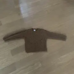 petit main ブラウン ケーブルニットセーター