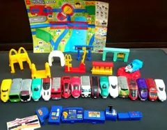 ハッピーセット プラレール 車両 18台 情景パーツ&なりきり運転手グッズDVD