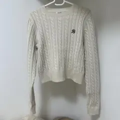 アイボリー ケーブルニットセーター
