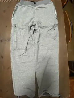 モアアバウトレス　グレー ジョガーパンツ ドローコード付き