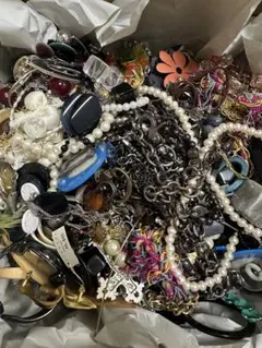[96] 現状品 アクセサリー 大量2kgセット Nd17-2-260813W2 96] 現状品 アクセサリー 大量2kgセット Nd17-2-260828D3 - メルカリ