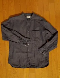 ノーカラーシャツ