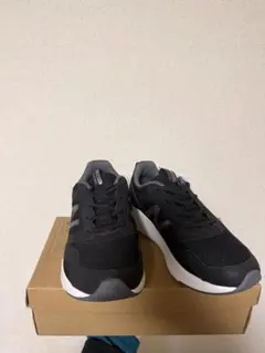 New Balance DYNASOFT ブラックスニーカー