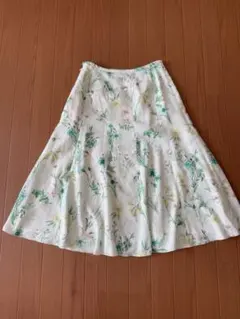 ストロベリーフィールズ　フレアスカート