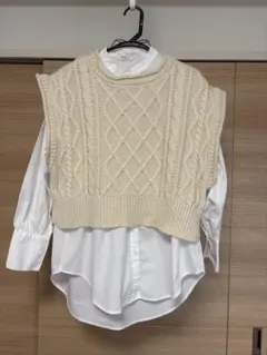 アースミュージックアンドエコロジー　アイボリー 春ニットベストと白ブラウスセット