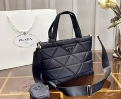 装飾的な木製フレーム