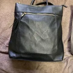 皮のバック，ブラック