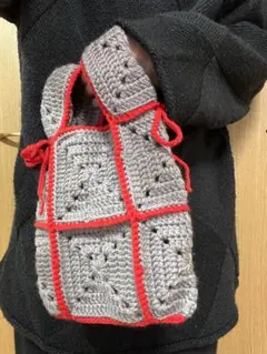 グレーと赤のグラニーバッグ