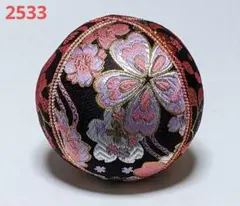 2533　手毬　花柄　ピンク・紫・赤　金襴　木目込みまり　置物