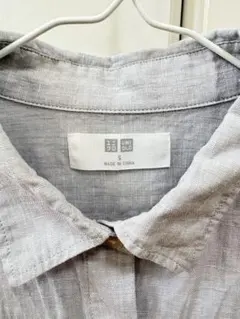 UNIQLOユニクロ　プレミアムリネンシャツ S／ライトグレーのサムネイル